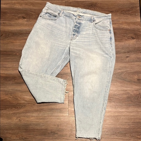 Old Navy Denim - NWOT Old Navy Light Blue Jeans High-Rise Slouchy Taper